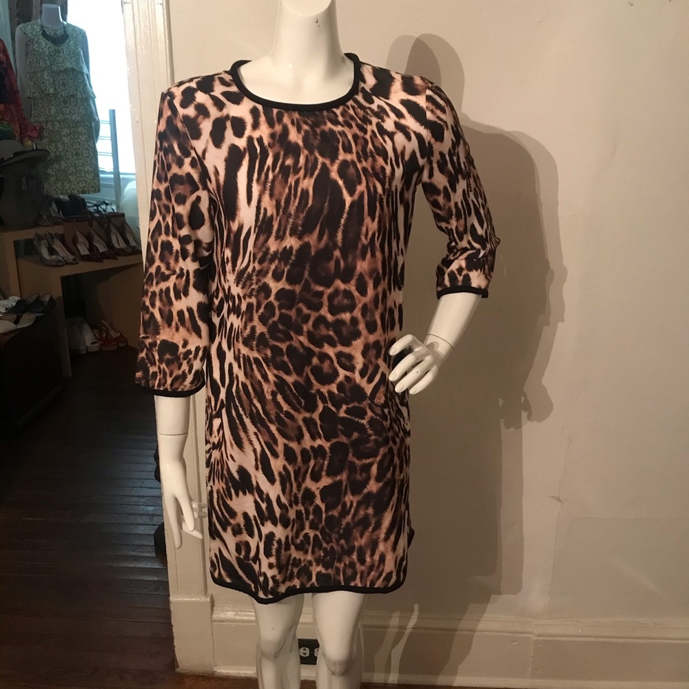 Mng suit USA size 6 leopard print shirt dress